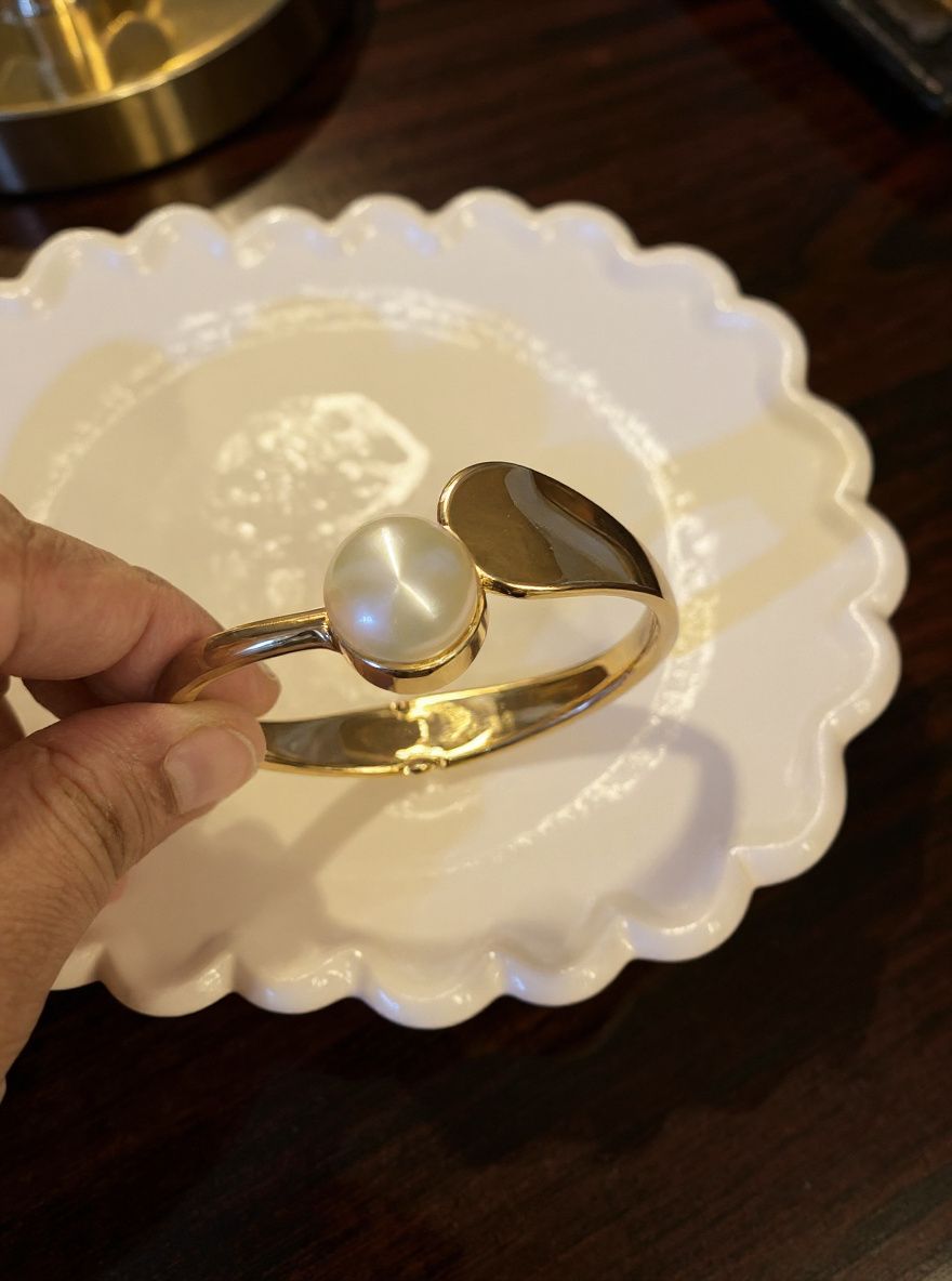 Pearl Chic Cuff