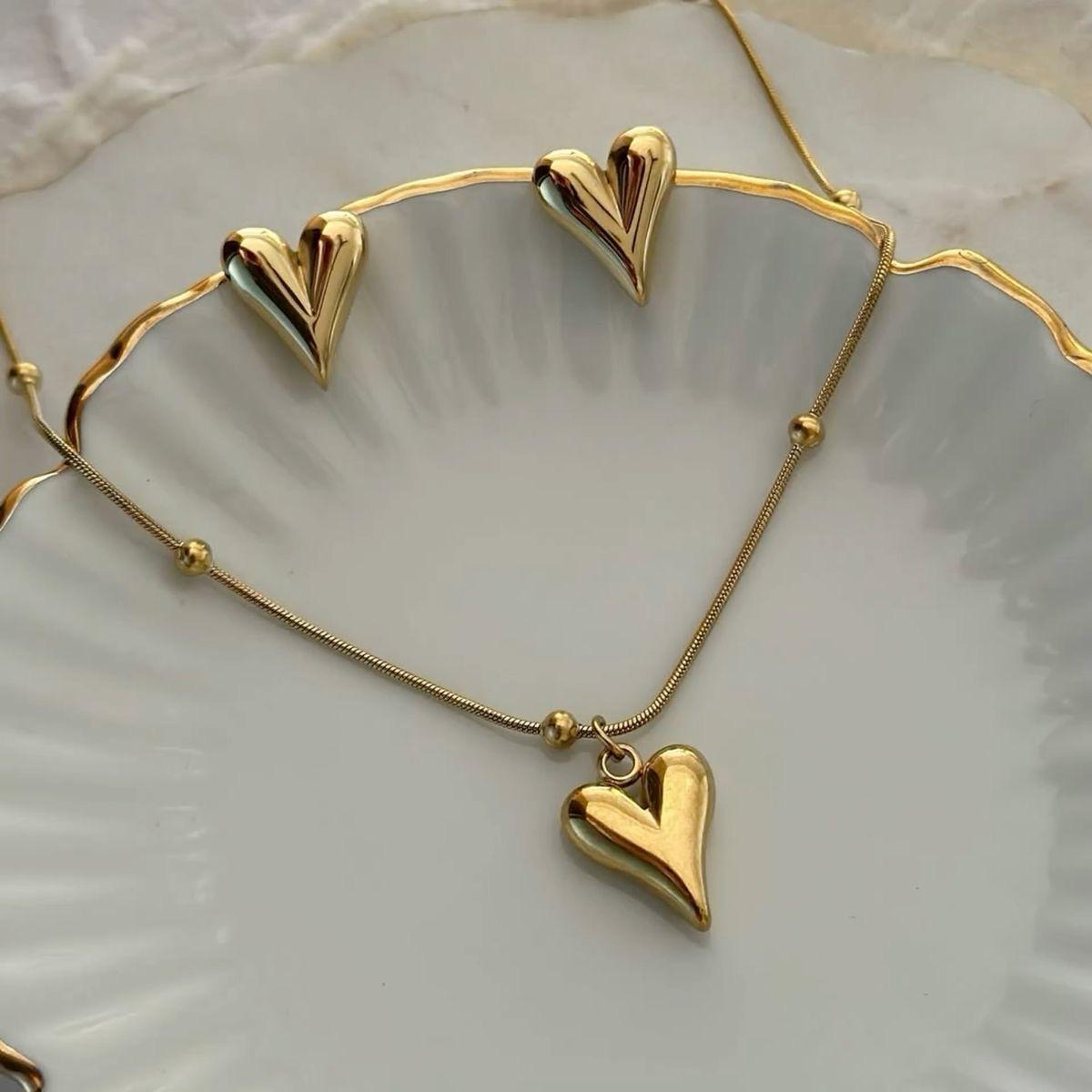 Eterna Heart Necklace